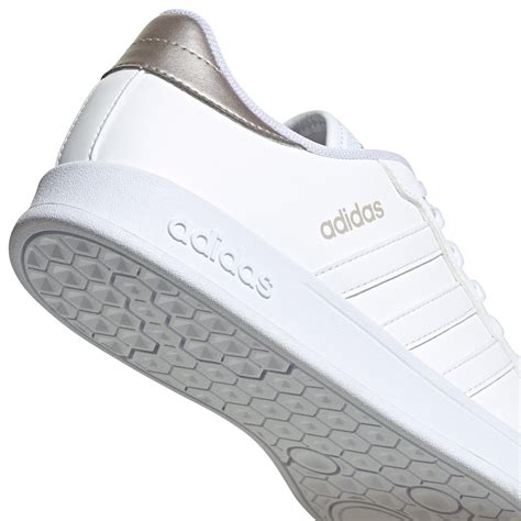 tenis adidas feminino branco.